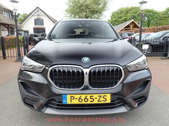 BMW X1 25e X-DRIVE HEADUP / SPORTLEER / TREKHAAK / CAMERA
