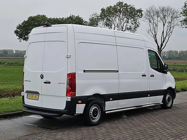 MERCEDES-BENZ SPRINTER 215 L2H2 Mbux Automaat Distronic Camera Euro6 150Pk Mf-Stuurwiel!