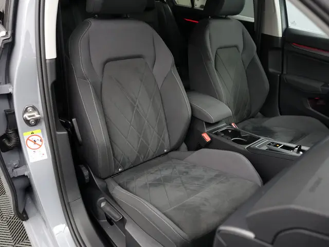 Volkswagen Golf 1.4 eHybrid GTE 242pk Aut- Head Up, Carplay, Sfeerverlichting, Stoelmassage, Memory,...