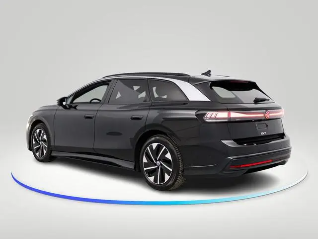 Volkswagen ID.7 Tourer Pro 77 kWh 286 pk | Navigatie | Warmtepomp | Trekhaak (wegklapbaar) | Parkeer...
