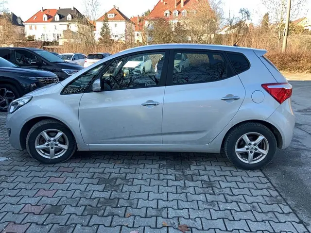 Hyundai ix20 1.6i GO! AUTOMAAT Stoel + Stuurverwarming | Clima | Navi