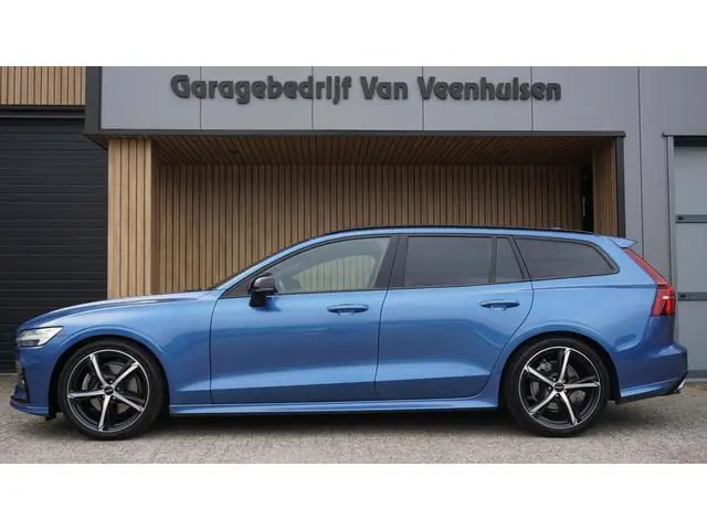 Volvo V60 2.0 163pk B3 R-Design Leder 19inch LM Stoel/Stuurwiel VW. Trekhaak Keyless LED Adaptive Cr...