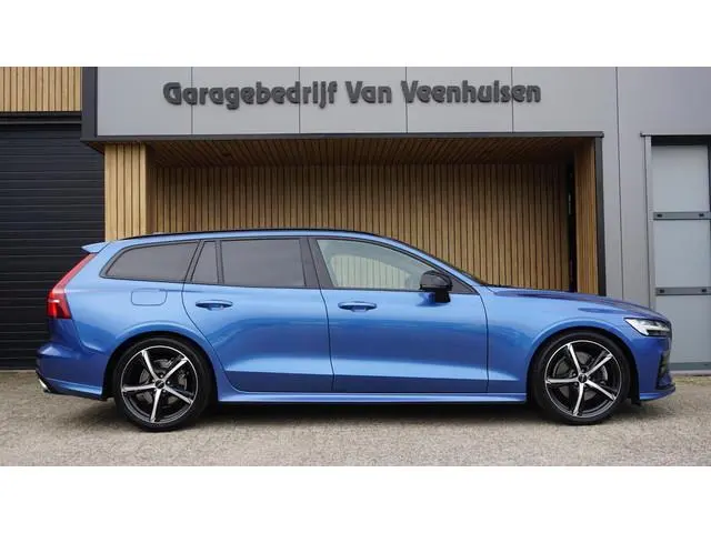Volvo V60 2.0 163pk B3 R-Design Leder 19inch LM Stoel/Stuurwiel VW. Trekhaak Keyless LED Adaptive Cr...