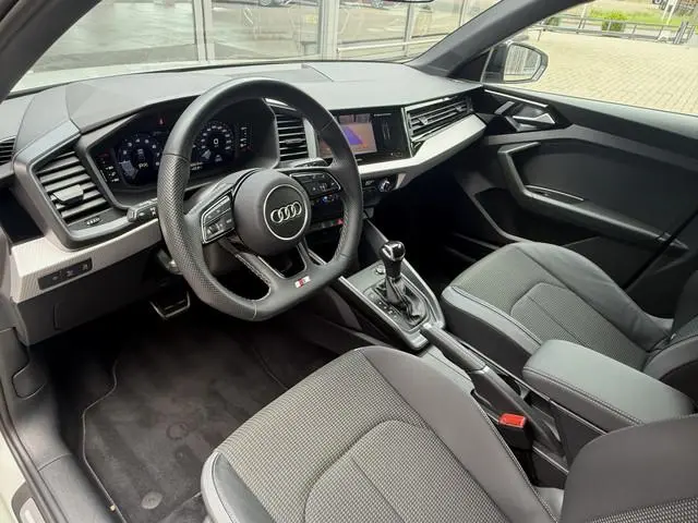 Audi A1 Sportback TFSI AUT. *!* S-LINE *!* CAMERA/ CARPLAY/ 18 INCH/ LED/ 13 DKM/ 2024 *!*