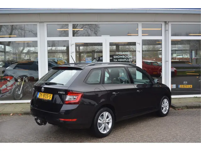 ŠKODA Fabia Combi 1.0 Ambition ✅ Cruise ✅ CarPlay ✅ Trekhaak ✅ PDC ✅ NAP ✅