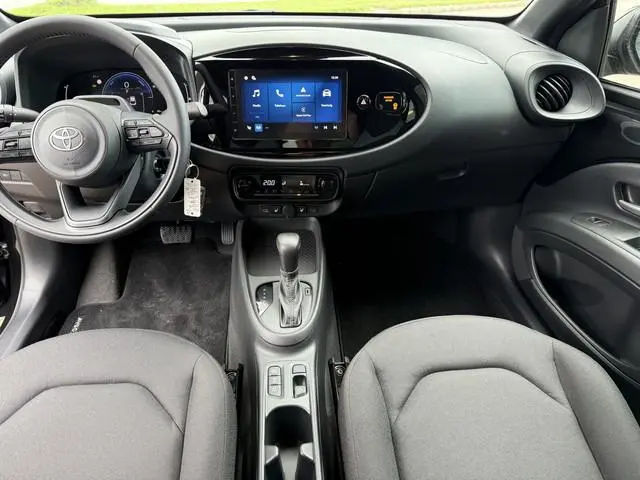 Toyota Aygo X Hybrid 115 pulse Automaat ** Camera ** Stoelverwarming ** Carplay