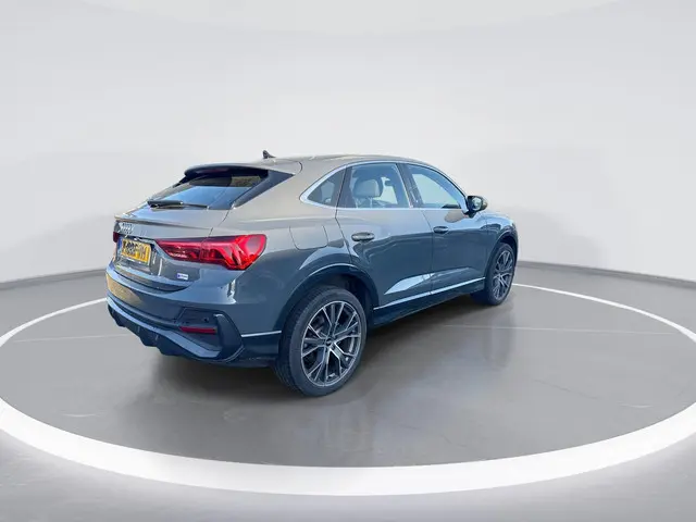 Audi Q3 Sportback 45TFSIe 245PK Advanced Edition · Camera + Parkeersensoren · Apple/Android Car Play...