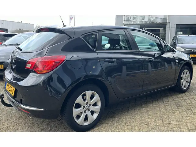 Opel Astra 1.4 Turbo Blitz 120PK | Trekhaak | Airco | Parkeersensoren | Cruise Control | Comfort Sto...