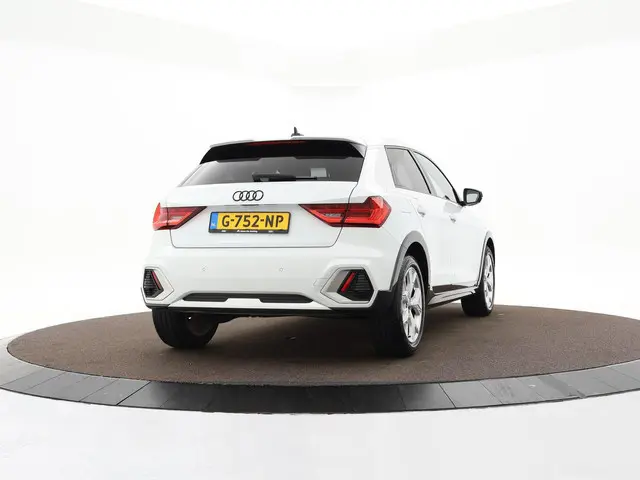 Audi A1 citycarver 30 TFSI 115pk epic · Apple/Android Car Play · Navigatie · P-Sensoren · Virtual Co...