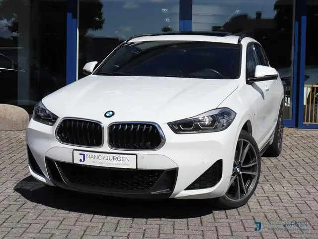 BMW X2 sDrive20i High Executive Edition | M-Pakket | Cruise Control met Remfunctie | Pano | Stoelver...