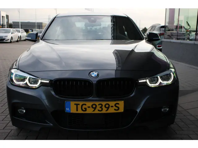 BMW 3-serie 320i xDrive M Sport Edition | DEALER ONDERHOUDEN