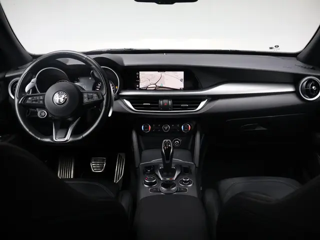 Alfa Romeo Stelvio 2.0 T AWD Veloce | Sportstoelen | Adap. Cruise Control | Schakelflippers | 20" ve...