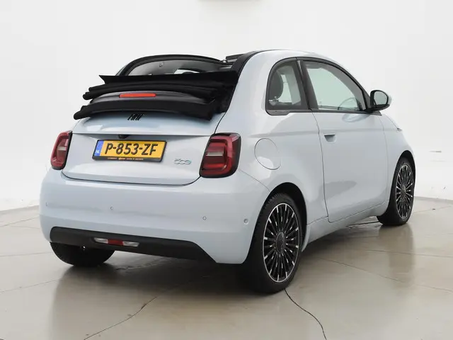 Fiat 500C 42 kWh Aut. *SOH 97%* *CELESTIAL BLUE* + STOELVERW. | CAMERA | 17 INCH | APPLE CARPLAY