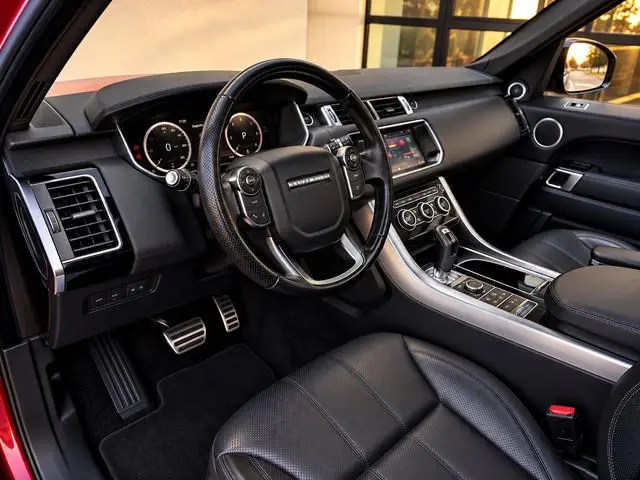 Land Rover Range Rover Sport 3.0 TDV6 HSE Dynamic l Stealth Pack l Pano l Camera l Firenze Red