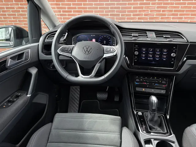 Volkswagen Touran 1.5 TSI Highline |7p|Trekhaak|ACC|