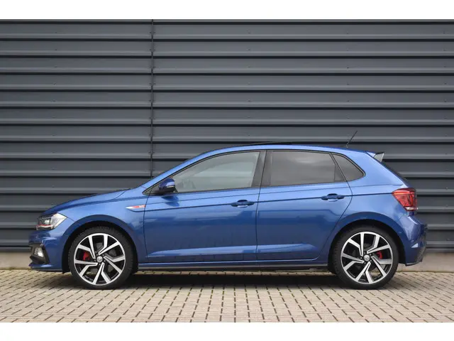 Volkswagen Polo 2.0 TSI GTI 200pk | Pano | ACC | Beats | Camera | 18'' Wielen | Stoelverwarming | Ca...