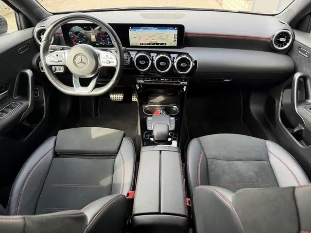 Mercedes-Benz A-klasse 250 e AMG Line 18"/360 camera/PDC v+a/Stoelverwarming/Apple Carplay & Android...
