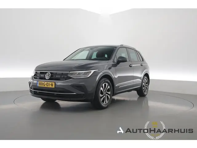 Volkswagen Tiguan 1.5 TSI Life | Rijklaar! | Adapt. Cruise | Camera | Trekhaak | Apple CarPlay + NAV...