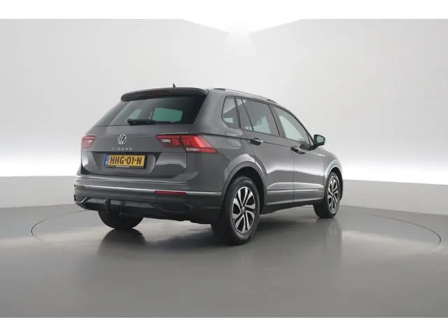 Volkswagen Tiguan 1.5 TSI Life | Rijklaar! | Adapt. Cruise | Camera | Trekhaak | Apple CarPlay + NAV...