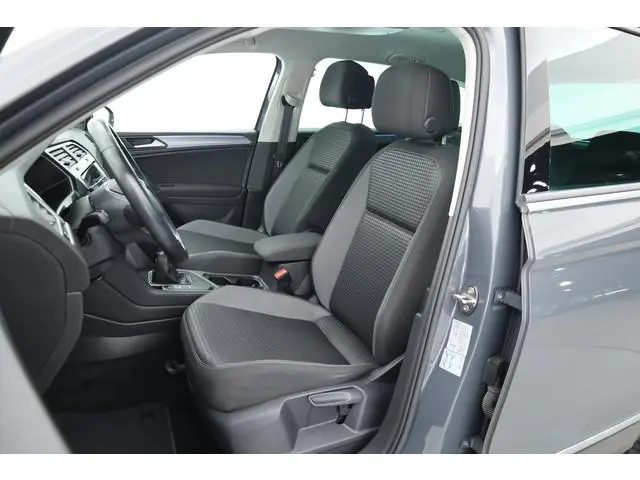 Volkswagen Tiguan 1.5 TSI Life | Rijklaar! | Adapt. Cruise | Camera | Trekhaak | Apple CarPlay + NAV...