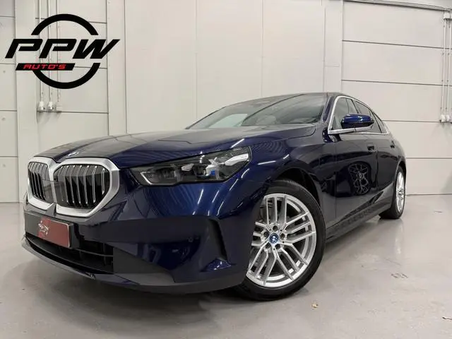 BMW 5-serie 530e Edition PANO/HEAD-UP/ACC/H&K/LEER-SPORT/CURVED-DISPLAY/VENTILATIE+MEMORY/360CAMERA/...