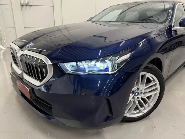 BMW 5-serie 530e Edition PANO/HEAD-UP/ACC/H&K/LEER-SPORT/CURVED-DISPLAY/VENTILATIE+MEMORY/360CAMERA/...