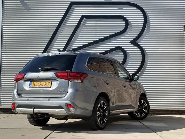 Mitsubishi Outlander 2.0 PHEV instyle+ 1e Eigenaar|Navi|Opendak|Camera|Trekhaak|Clima|Cruise|Leder|P...