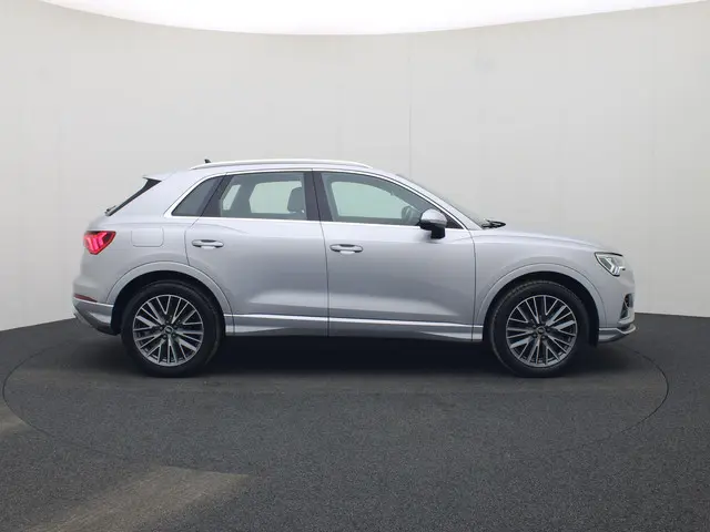 Audi Q3 35 TFSI 150pk Advanced edition Plus · Trekhaak · Camera · Stoelverwarming · Leder/Alcantara...