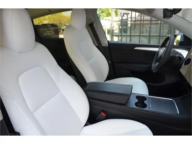 Tesla Model Y Long Range AWD 75 kWh Trekhaak (max 1.600kg), AutoPilot3.0