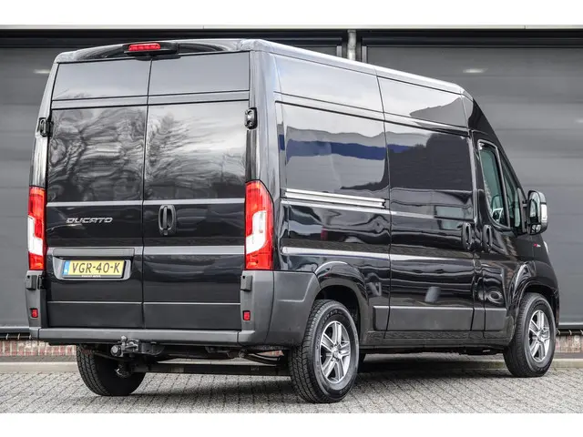 Fiat Ducato L2H2 2.3MultiJet 140Pk Aut. | 33 | Stoel-Bank | Achteruitrijcamera | Trekhaak | 16''