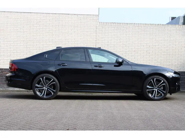 Volvo S90 2.0 T8 AWD Plus Dark | Schuifdak | Luchtvering | Long Range | Leder