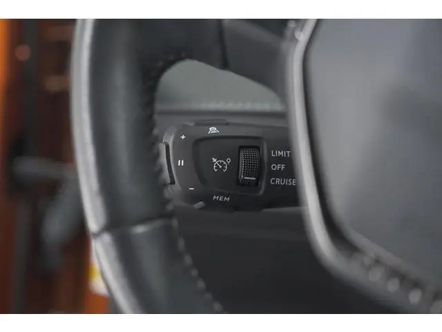 Peugeot 2008 PureTech 130 Allure Pack | Trekhaak | Adaptieve Cruise Control | Camera | Stoelverwarmi...