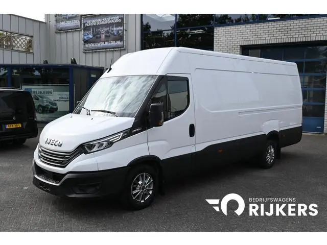 Iveco Daily 35S18 3.0 180 pk L4H2 Maxi Hi-Matic LED, ACC, Geveerde stoel, Camera, Navigatie