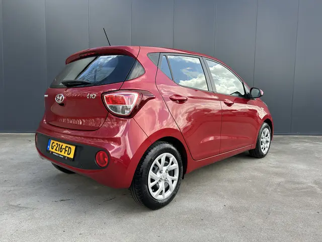 Hyundai i10 1.0i Comfort AIRCO CRUISE NAVI CARPLAY NL AUTO