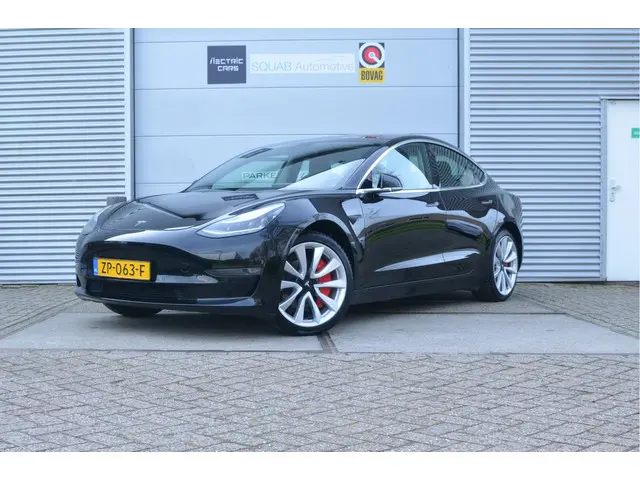 Tesla Model 3 Long Range AWD 75 kWh Trekhaak, 19 inch velgen (Meerprijs FSD 99,- p/mnd)