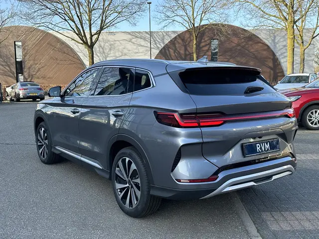 BYD SEAL U Design 87 kWh VAN € 39.900,- VOOR € 35.877,- UW LENTEVOORDEEL: € 4.023,-! | FULL OPTIONS|...