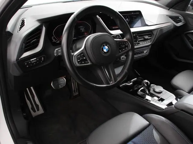 BMW 1-serie 118i M-Sport Automaat Digitale Cockpit  Climate control  Stoel verwarming  LED  Sfeer ve...