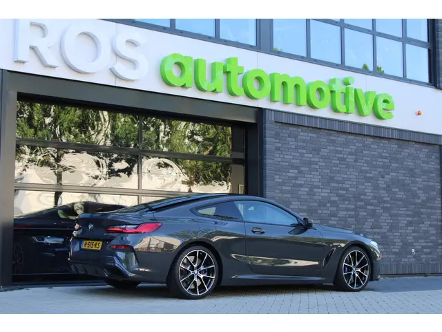 BMW 8-serie M850i xDrive High Executive | NAP | B&W | 4WIELSTURING | CARBON | SOFT-CLOSE | HUD | 360...