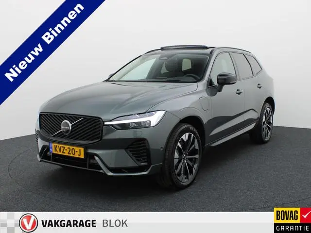 Volvo XC60 2.0 T8 Plug-in hybrid AWD Plus Dark | Trekhaak | Panodak | Dode Hoek | 360 Camera | Harma...