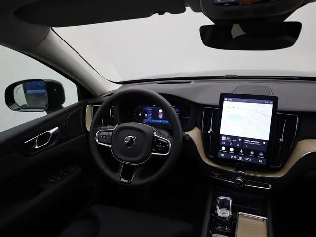 Volvo XC60 2.0 T8 Plug-in hybrid AWD Plus Dark | Trekhaak | Panodak | Dode Hoek | 360 Camera | Harma...