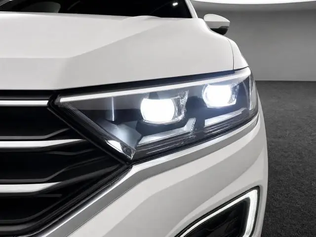 Volkswagen T-Roc 1.5 TSI 150pk DSG Sport · Camera · Trekhaak · Navigatie · Stoelverwarming · 18'' In...