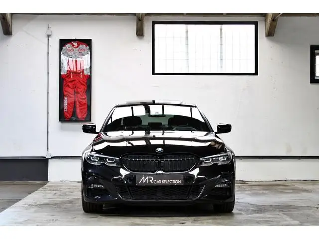 BMW 3-serie 320i High Executive Edition M Sport | Schuifdak | Harman Kardon | Leder | 19" | LED | NL...