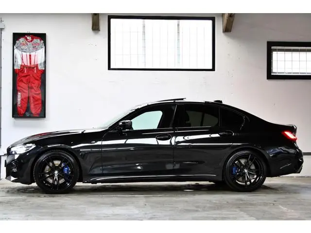 BMW 3-serie 320i High Executive Edition M Sport | Schuifdak | Harman Kardon | Leder | 19" | LED | NL...