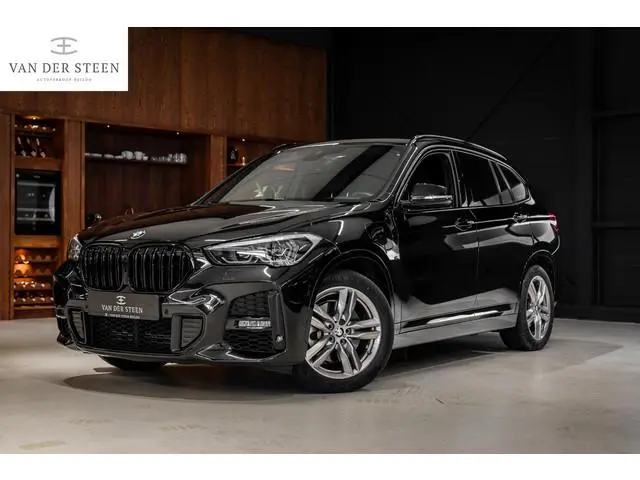 BMW X1 xDrive25e High Executive M Sport | Leder | Afn. Trekhaak l SOH 92%