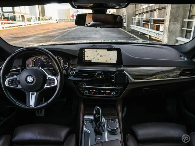 BMW 5-serie 540i High Executive M Sport Schuifdak Trekhaak Leder Keyless ACC Navigatie Adaptive LED Memory