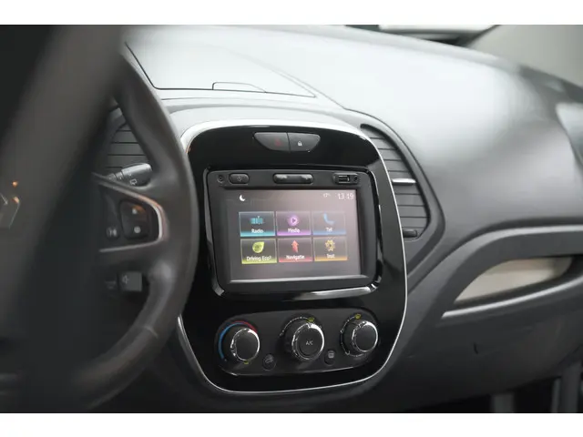 Renault Captur TCe 90 Limited | Trekhaak | Navigatie | Parkeersensoren