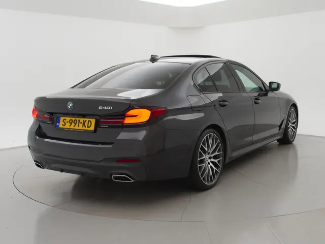 BMW 5-serie 540i M-SPORT 3.0I 333 PK SEDAN + NAPPA LEDER / LASER LED / HEAD-UP / SCHUIFDAK