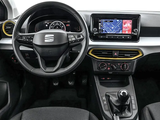 SEAT Arona 1.0 95pk EcoTSI Reference · Apple/Android Car Play · Trekhaak · P-Sensoren · Cruise Contr...