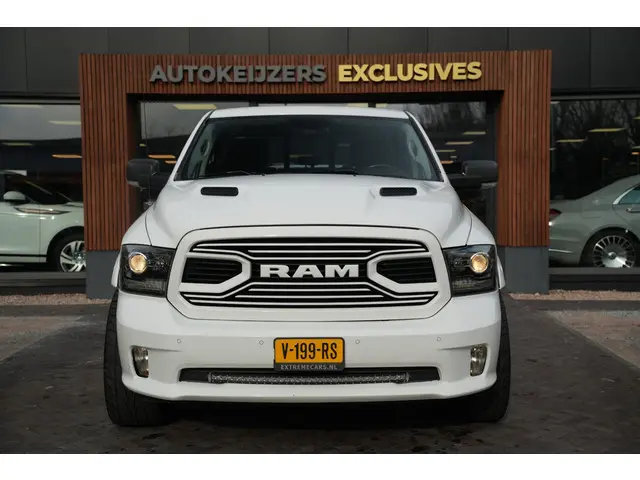 Dodge Ram 1500 5.7 V8 4x4 Crew Cab 5'7 Sport