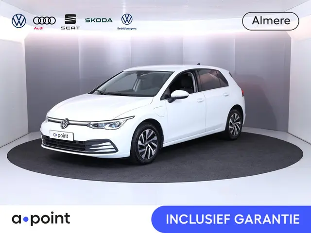 Volkswagen Golf 1.4 eHybrid Style | Navigatie | Parkeersensoren | Adaptieve cruise control | Stoelve...
